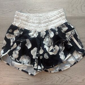Lululemon Black White Cream Floral Shorts Size 4
